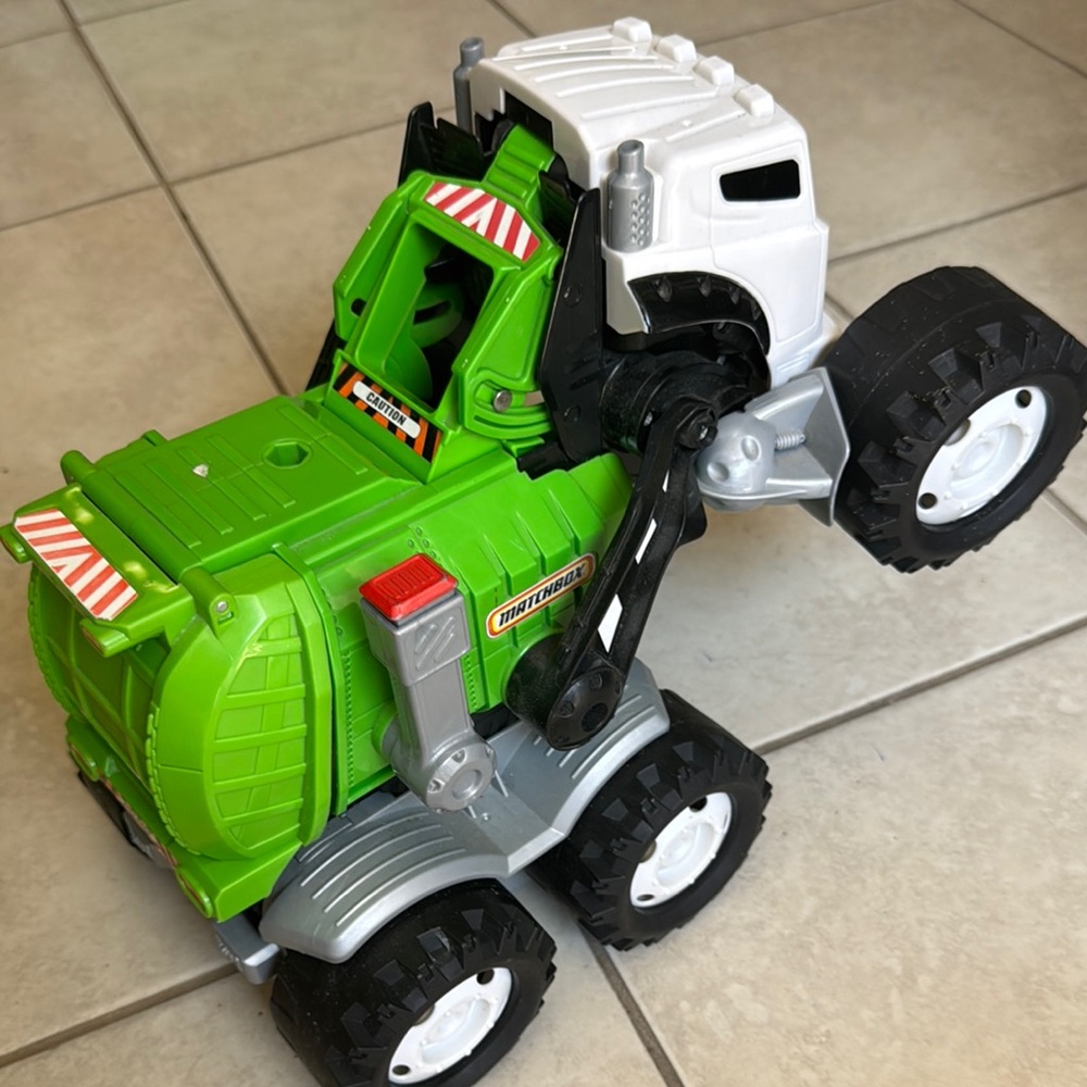 RUDE Green and White Construction Vehicle Toy